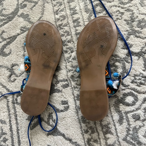 🌟 Tie Up Gladiator Sandals Greek with PomPoms - Picture 7 of 9